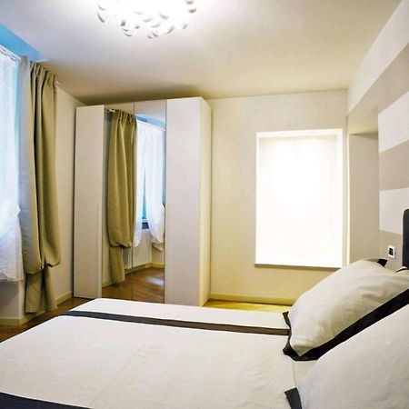 Ventuno - Modern Apartment - Country & Lake Ловере Экстерьер фото